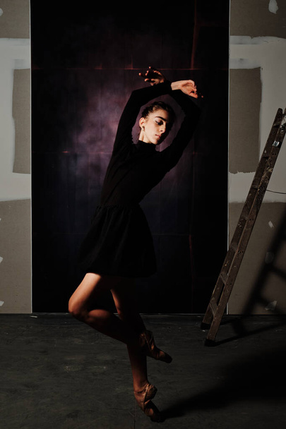 young female ballet dancer at the studio - Fotoğraf, Görsel