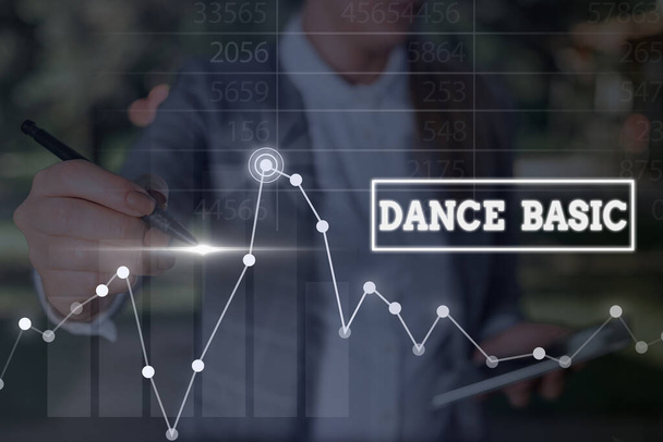 Sana kirjoittaa tekstiä Dance Basic. Liiketoiminnan konsepti, joka hyödyntää kehoa ja liikkumisaluetta
. - Valokuva, kuva
