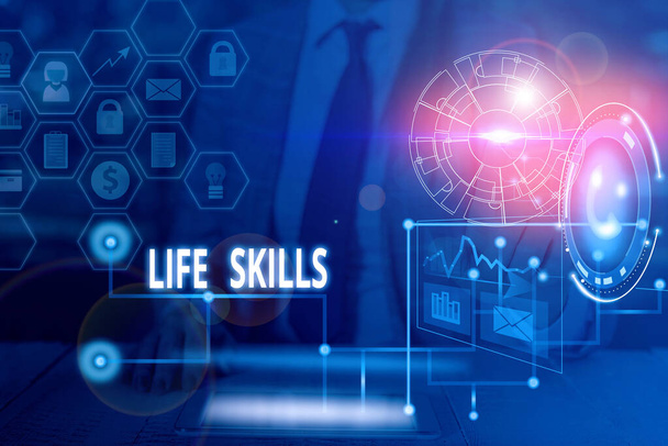 Kézírás szöveg írás Life Skills. Koncepció jelentése készség, amely a mindennapi életben való teljes körű részvételhez szükséges Képfotó rendszer hálózati rendszer modern technológia intelligens eszköz. - Fotó, kép