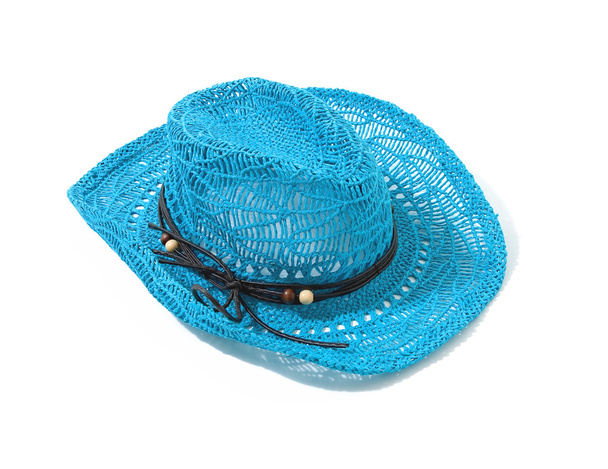 Sombrero fedora tejida rafia azul con cordón de cuentas de cuero anudado
 - Foto, imagen