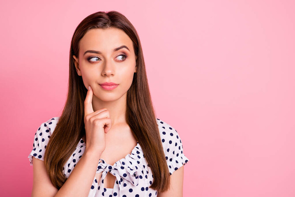 Close up photo of attractive gorgeous nice cute woman looking at her friends with disbelief while isolated with pink background - Foto, afbeelding
