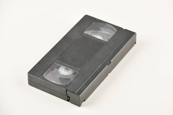 βιντεοκασέτα Παλιά κλασική βιντεοκασέτα σε λευκό φόντο. Ρετρό - Φωτογραφία, εικόνα