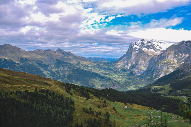όμορφη θέα στα βουνά της Ελβετίας - Φωτογραφία, εικόνα