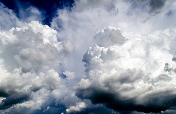 Nuvens de chuva
 - Foto, Imagem