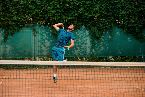 Tennis player making a jump - Photo, Image