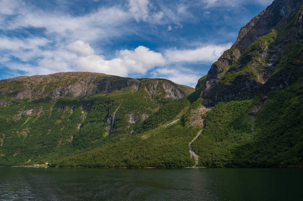 Aurlandsfjord in Norvegia nel luglio 2019
. - Foto, immagini