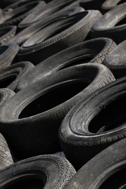 Pilha de pneus devolvidos (2
) - Foto, Imagem