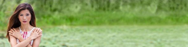 Panorama Chinese Asian Young Woman Girl Outdoors Natural Green Background Web Banner - Фото, зображення