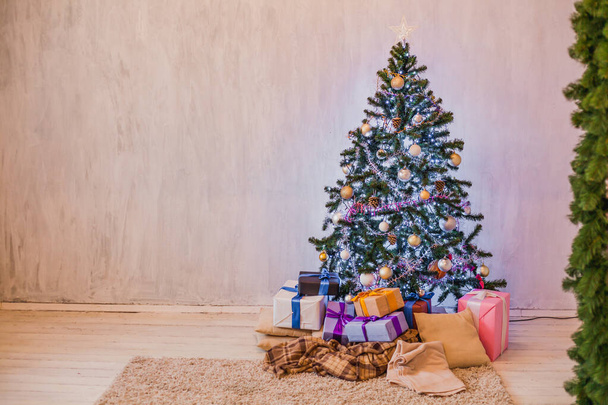 Karácsonyi háttér belső újévi fa ajándékok téli - Fotó, kép