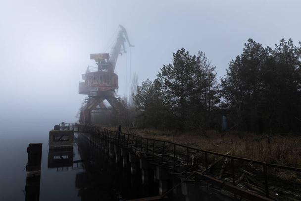 Rusty old industrial dock cranes at industrial Dock - Fotoğraf, Görsel