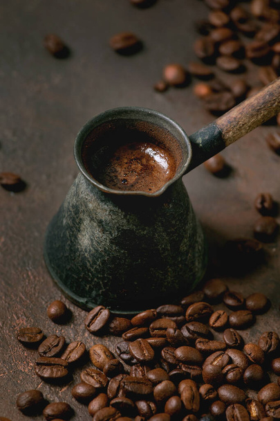 Чорна кава в старовинній кав'ярні
 - Фото, зображення
