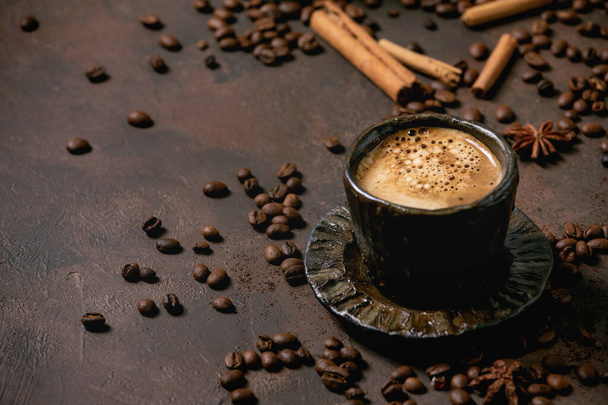 Caffè nero con spezie
 - Foto, immagini