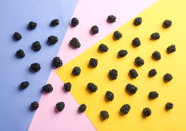 Flat lay composition with ripe blackberries on color background - Фото, изображение