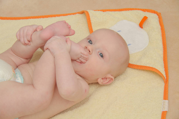 Two months old newborn male baby enjoying - Zdjęcie, obraz