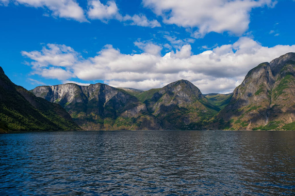 Flom Flam and Aurlandsfjord - unesco enlisted natural heritage site - in Noorwegen. juli 2019 - Foto, afbeelding