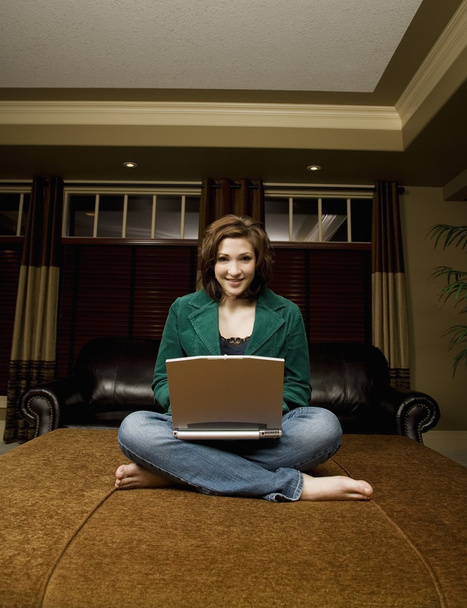 Woman Working On Laptop In Living Room - 写真・画像