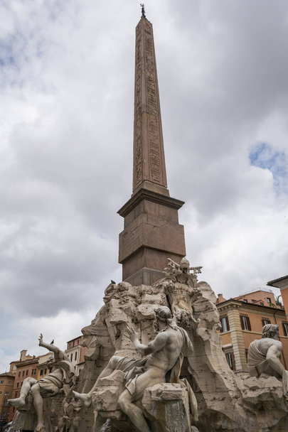 Fontana dei Fiumi in Piazza Navona in Rome. Bernini's work. - Valokuva, kuva