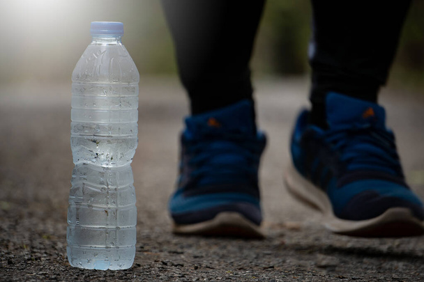 Water is an important factor of a runner, a lack of available water on the Road Runner - Фото, изображение