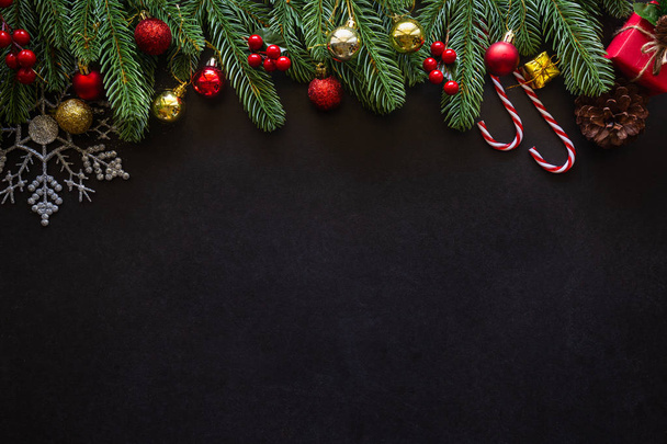 Χριστουγεννιάτικη κάρτα φόντο με εορταστική μπάλα διακόσμηση,  - Φωτογραφία, εικόνα