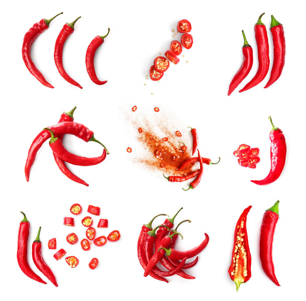 Set met hete chili pepers geïsoleerd op wit  - Foto, afbeelding