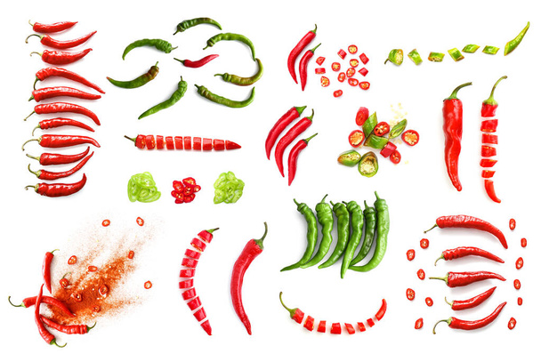 Set s horkou chilli paprikou izolované na bílém  - Fotografie, Obrázek