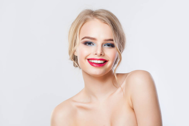 Portrait of pretty young smiling woman - Foto, Imagem
