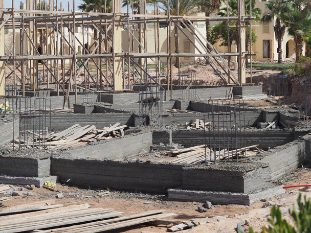 Bau eines Hotels an der einsamen afrikanischen Küste am Roten Meer - Foto, Bild