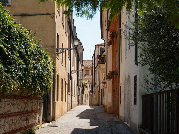 VICENZA, ITALY - AUGUST 13, 2019: Beautiful architecture of the old city street - Fotoğraf, Görsel