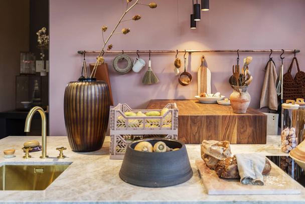 detalhe do interior da cozinha moderna com elemento de design sazonal
 - Foto, Imagem