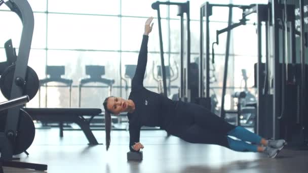 Abs exercise at the morning workout in the gym - Footage, Video