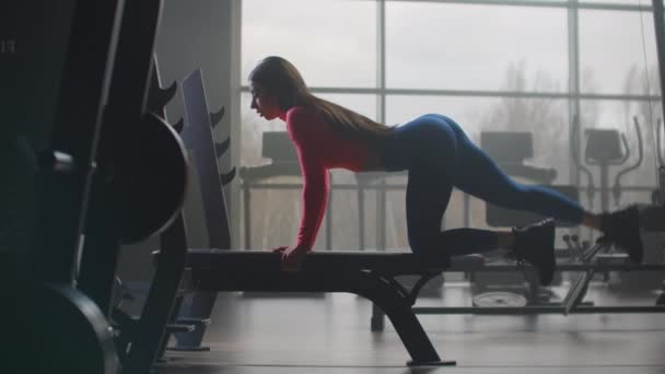 Woman shakes her buttocks in a personal training - Footage, Video