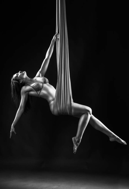 Beautiful brunette girl gymnast wearing lingerie sensually and f - Foto, Imagem