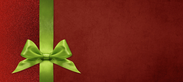 подарочная карта желает веселого рождественского фона с зеленой лентой
 - Фото, изображение