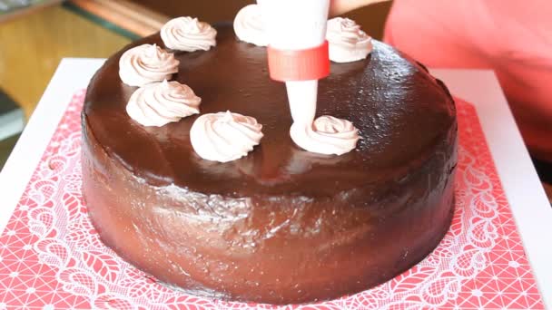 Step of whipped cream topping on chocolate cake - Footage, Video