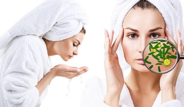 Uma mulher a lavar a cara. Protecção contra germes
. - Foto, Imagem