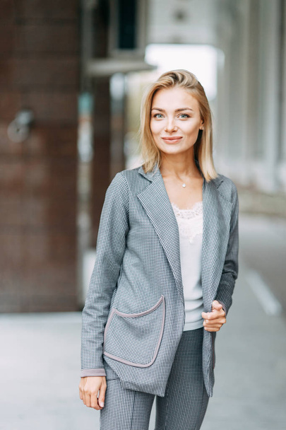Business style, the situation in the bright office and outside. Business portrait of a beautiful girl on the street.  - Foto, Bild