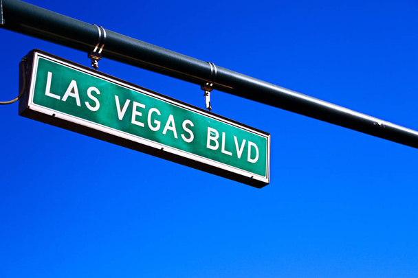 Дорожній знак Лас-Вегаса Blvd.Street sign of Las vegas Boulevard.Green Las Vegas Sign. - Фото, зображення