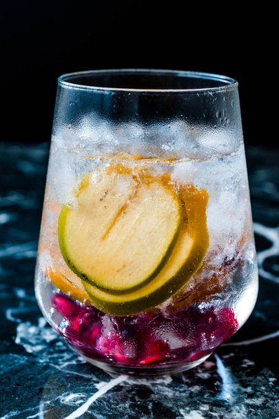 Persimmon Fruit Mocktail / Cocktail with Pomegranate Seeds. - Valokuva, kuva