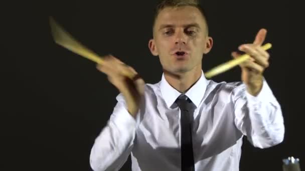 Guy plays the drums - Video, Çekim