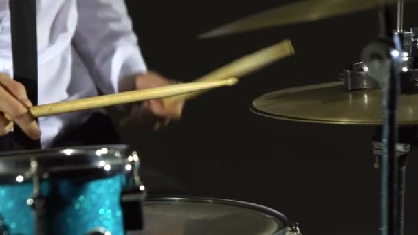 Guy suona la batteria
 - Filmati, video