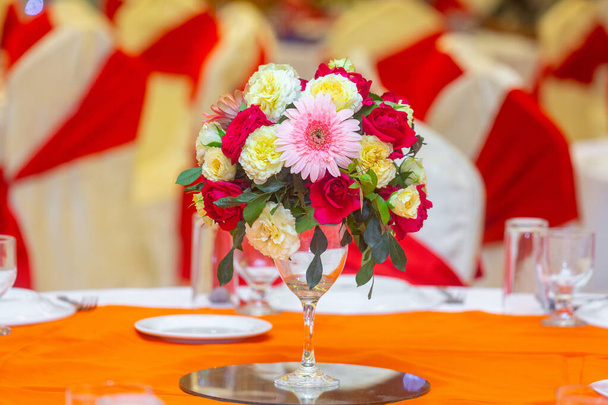 Programa de bodas Decoración de mesa en boda tradicional en Bangladesh
. - Foto, imagen