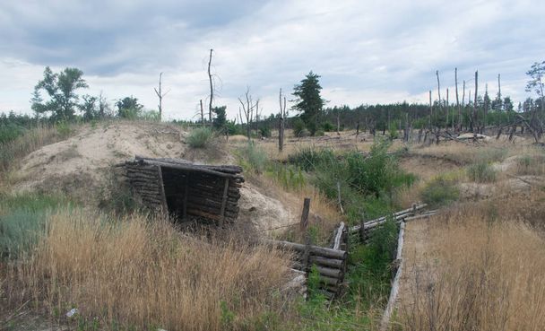 Εγκαταλελειμμένα χαρακώματα, περιοχή Lugansk, Ουκρανία - Φωτογραφία, εικόνα