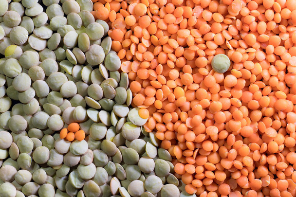 Зерна чечевицы и зеленой чечевицы в стиле Инь Ян
 - Фото, изображение