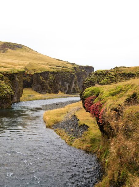 τοπίο της Fjadραραγκγουούμπα στην Ισλανδία. Κορυφαίος τουριστικός προορισμός. - Φωτογραφία, εικόνα