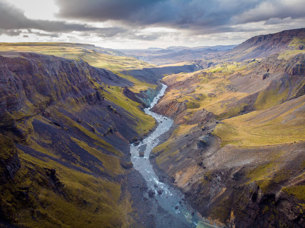 Vue panoramique sur l'intérieur verdoyant de l'Islande
 - Photo, image