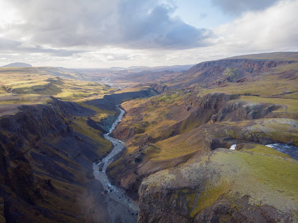Panoramablick auf das grüne Landesinnere von Island - Foto, Bild