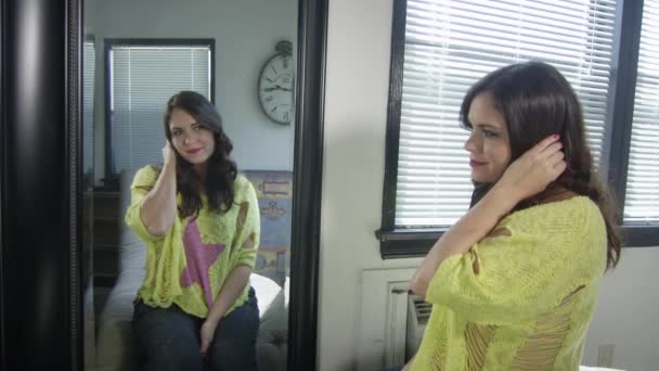 Woman looking at herself in mirror and blowing kiss - Footage, Video