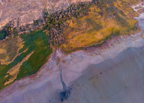 Zdjęcia lotnicze nad Odessą Kuyalnik Liman. Kąpieliska błotne centrum kliniki na Ukrainie, wzór zbiorników wodnych - Zdjęcie, obraz