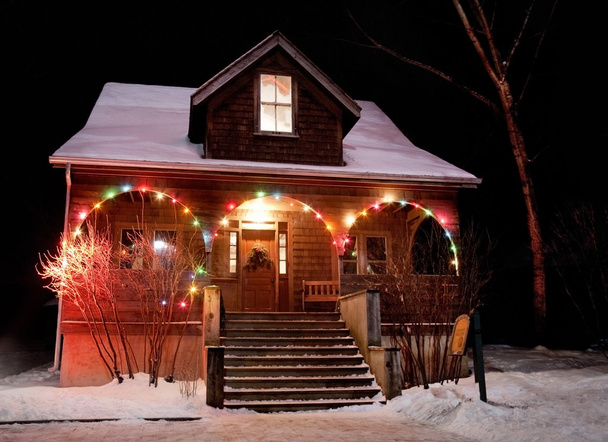 House With Christmas Lights - Foto, afbeelding