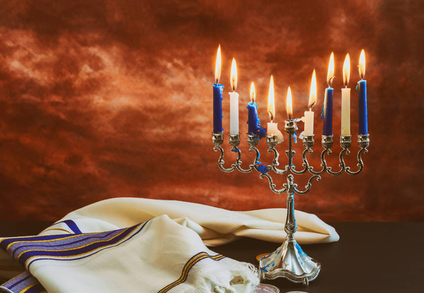 Chanoeka menora symbool van het jodendom traditionele vakantie - Foto, afbeelding